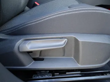 Car image 33
