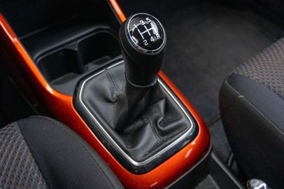 Car image 12