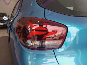 Car image 25