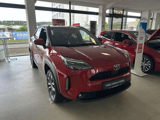 Toyota Yaris Cross 1.5 Hybrid Team Deutschland 96 kW image number 3