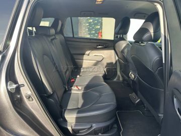 Car image 37