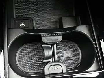 Car image 35