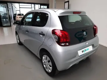 Car image 5