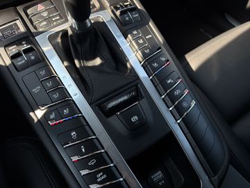 Car image 28