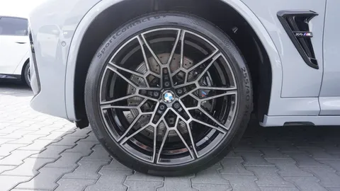 Car image 32