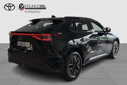 Car image 17