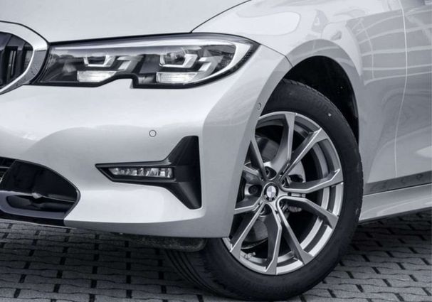 BMW 320i 135 kW image number 3