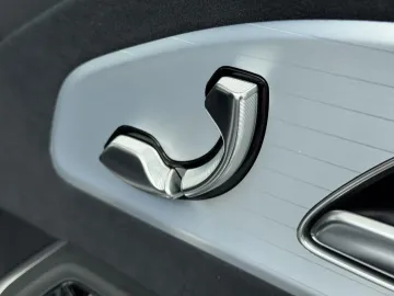 Car image 42