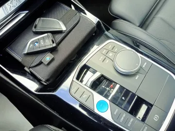 Car image 44