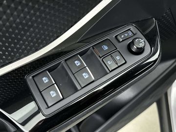 Car image 30