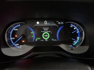 Car image 12