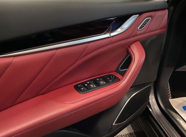 Car image 24