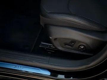 Car image 35