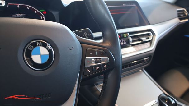 BMW 330 Touring e M Sport xDrive 215 kW image number 23