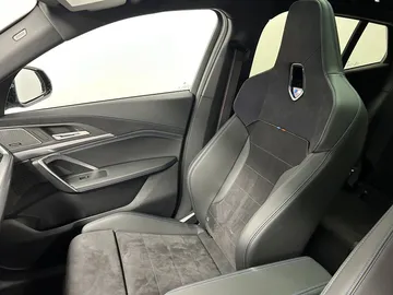 Car image 40