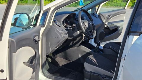 Car image 12