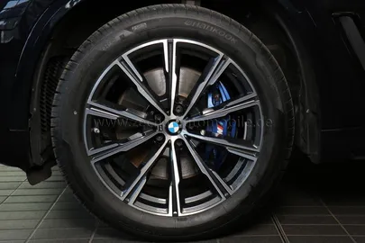 Car image 27