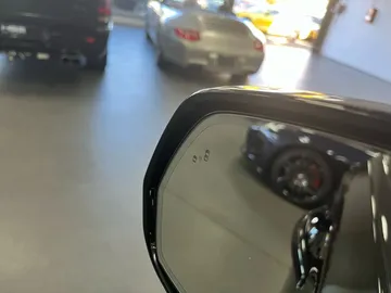 Car image 32