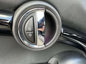 Car image 37