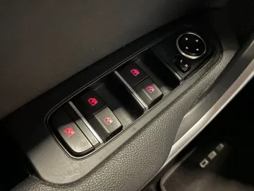 Car image 48