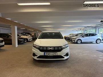 Car image 3