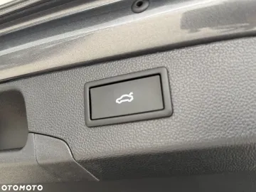 Car image 35