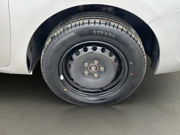 Car image 24