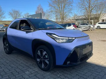Car image 3