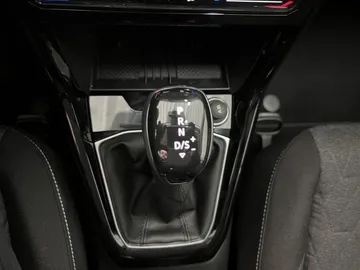 Car image 29