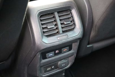 Car image 32