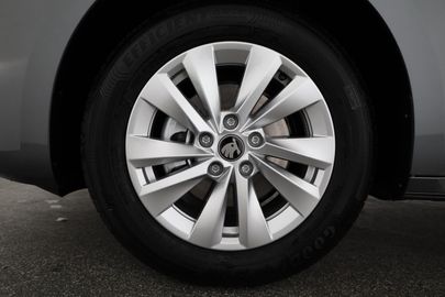 Car image 24
