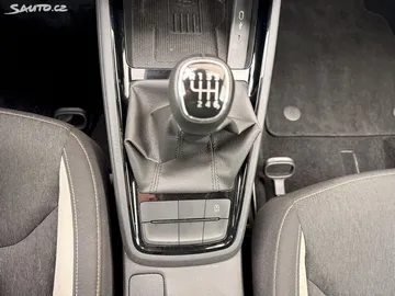 Car image 25