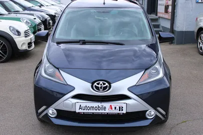 Car image 3
