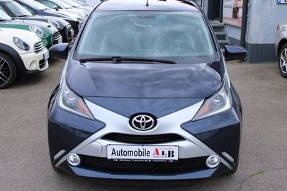 Car image 3