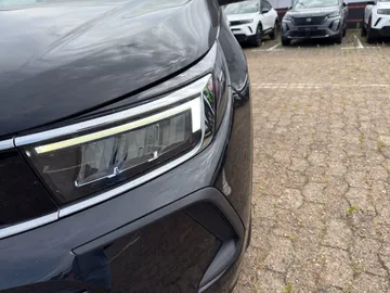Car image 24