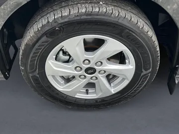 Car image 27