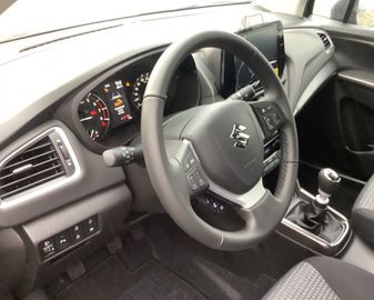 Car image 12