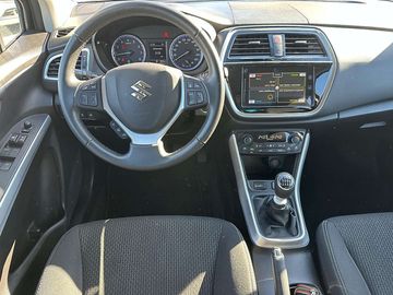 Car image 10