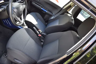 Car image 16