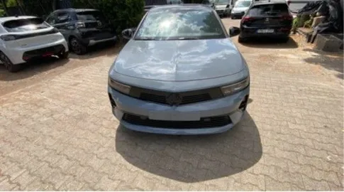 Car image 2