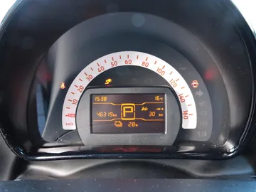 Car image 24