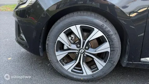 Car image 20