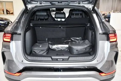 Car image 27