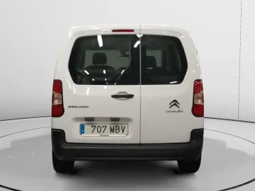 Car image 5