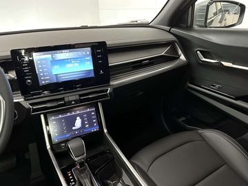 Car image 14