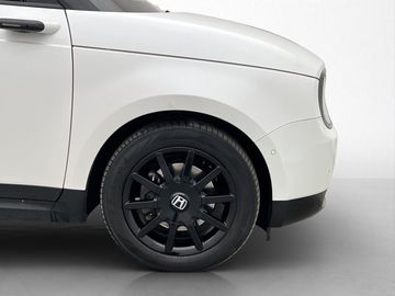 Car image 32