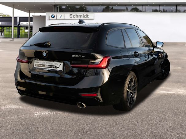 BMW 330 e Touring Sport Line 215 kW image number 2