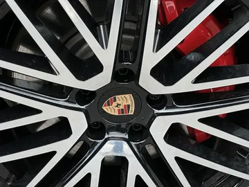 Car image 30