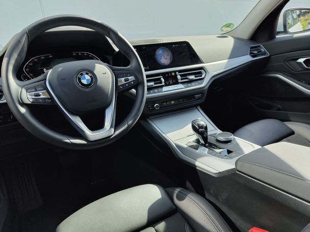 BMW 320i Touring 135 kW image number 12