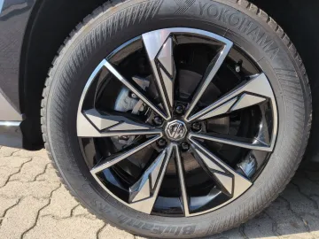 Car image 36